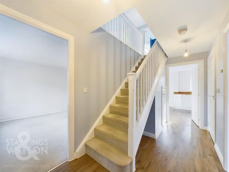 5 bedroom detached house to rent - Photo 3
