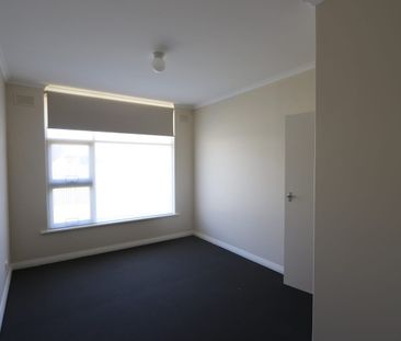 SPACIOUS, RENOVATED UNIT - Photo 2