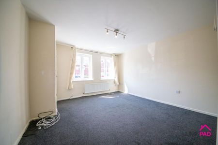 3 bedroom semi-detached house to rent - Photo 2