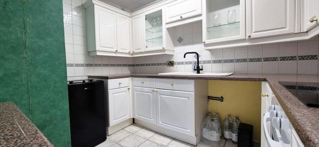 4 bedroom terraced house to rent - Photo 1