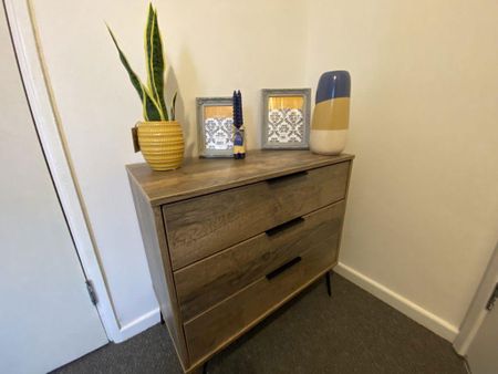 1 bedroom in a house share to rent - Photo 5