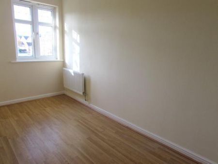 2 bedroom mews to rent - Photo 3