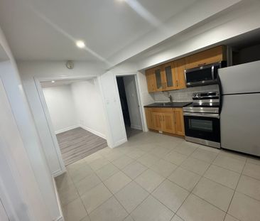 For Lease - 23 Argonne Crescent, Toronto, Ontario - Photo 6