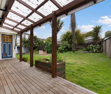 Standalone Urban Oasis with Expansive Backyard - Photo 6