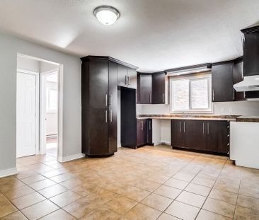 2 C-C, 1 Mars, Rénové à Neuf,1 090pi2 - Photo 2