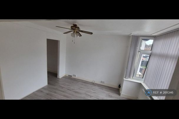 2 bedroom end of terrace house to rent - Photo 1