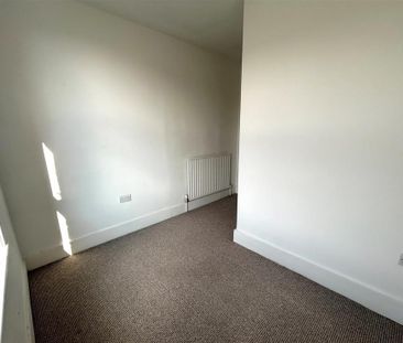 4 bedroom terraced house to rent - Photo 3