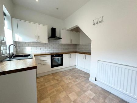 2 bedroom terraced house to rent - Photo 5
