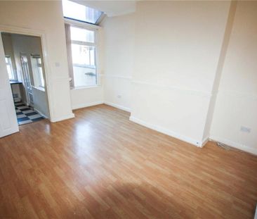 3 bedroom end of terrace house to rent - Photo 2