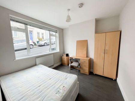 Baxter Street, Brighton - LOVELY STUDENT PROPERTY - Photo 3