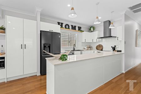 75 Hipwood St, Norman Park QLD 4170 - House For Rent | Domain - Photo 3