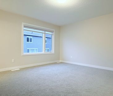 For Lease - 381 Les Emmerson Drive, Barrhaven, Ontario - Photo 4