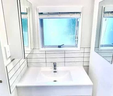 Plimmerton 2 bed with privacy & views - Photo 3