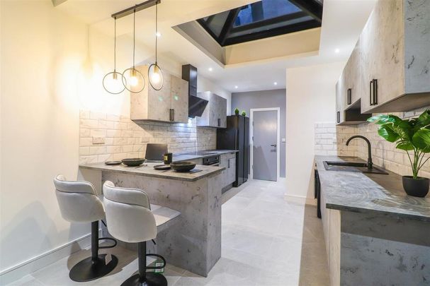 1 bedroom in a house share to rent - Photo 1