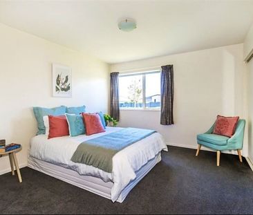 Three car Garaging! - Photo 6