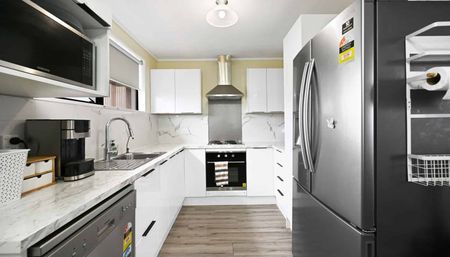 Freshly Renovated Three Bedroom - Photo 2