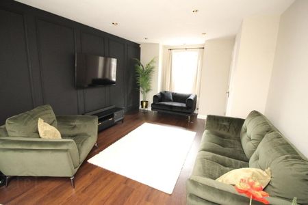 5 Downshire Hall, Ballynahinch Street, Hillsborough, BT26 6GE - Photo 2