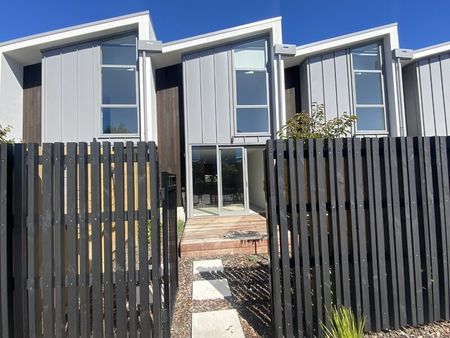 Brand New Executive Townhouse! - Photo 4