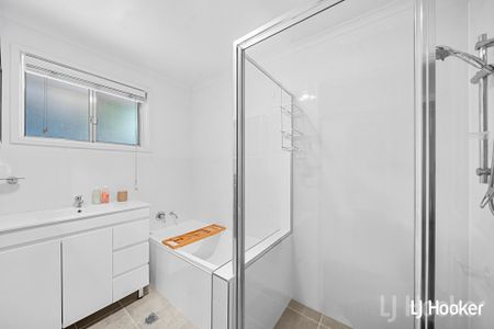 Spacious 4 Bedroom Family Home in a Prime Crestwood Location - Photo 2