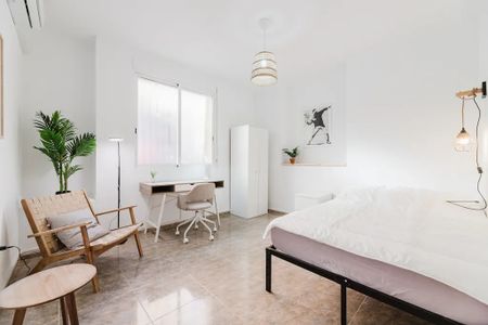 Carrer de la Indústria, Valencia, Valencian Community 46022 - Photo 3