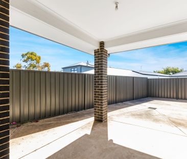 Stylish & Spacious Family Home in a Fantastic Location - Photo 2