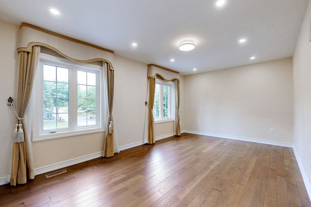 For Lease - 909 Stonehaven Avenue, Newmarket, Ontario - Photo 1