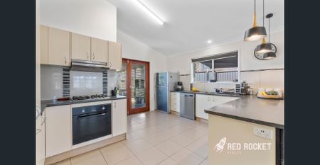Stylish Family Home for Rent in Rochedale South - Photo 2
