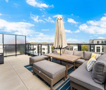 For Lease - 3020 Trailside Drive Unit# TH 132, Oakville, Ontario - Photo 2