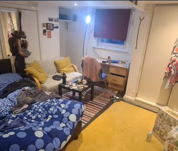 5 Bed - 2 Ashville View, Hyde Park, Leeds - LS6 1LT - Student - Photo 2
