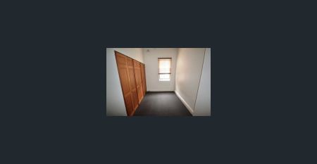 🏡 Fully Furnished-Spacious Split-Level House with Private Courtyard | Walk to USYD | Prime Glebe Location - Photo 4