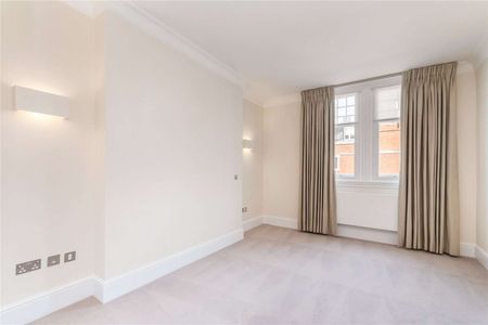 A beautiful third floor apartment (with lift) in a period building situated moments from Sloane Square and the amenities of Pavilion Road. - Photo 5