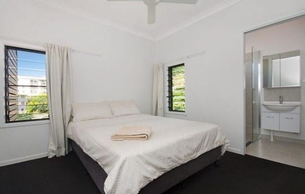 Modern Two-Bedroom Apartment with Balcony in North Ward - Photo 1