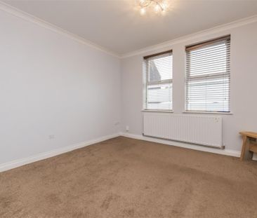 3 bed House - Mid Terrace To Let - Photo 3