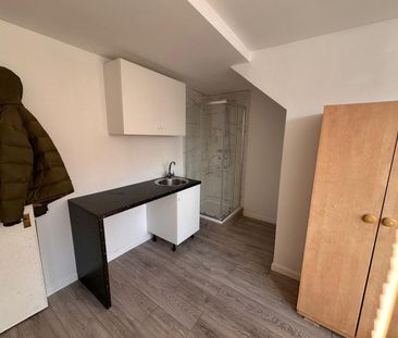 Studio Flat, Village Way East, HA2 - Photo 1
