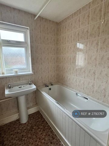 2 bedroom terraced house to rent - Photo 4