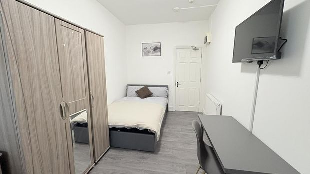 1 bedroom in a house share to rent - Photo 1