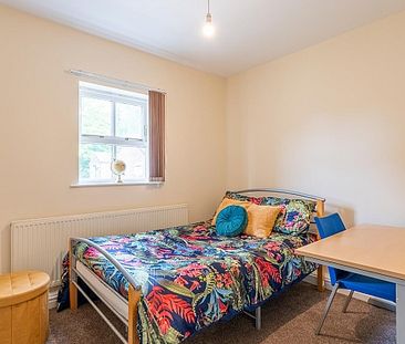 Stylish 6-bedroom property - Photo 1