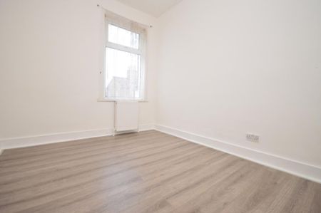 4 bedroom terraced house to rent - Photo 2