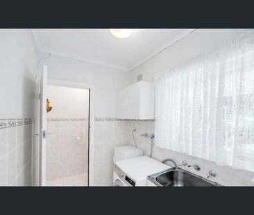 Beautiful three bedroom home with Rumpus Room! - Photo 4