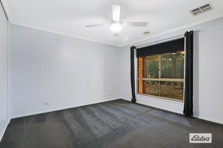 Spacious Four Bedroom Home Plus Study - Photo 3