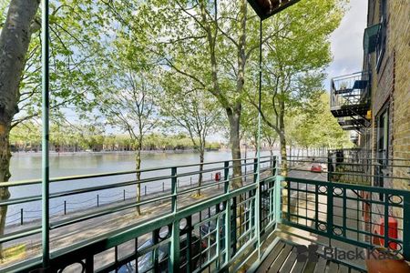 Triplex house + office,garden, two balconies & stunning views of Greenland Dock - Photo 2