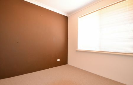 Quiet & Comfortable Living in North Yunderup - Photo 3
