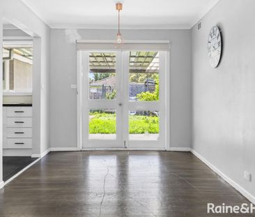 Spacious 5-Bedroom Home in a Quiet Court Location - Photo 5