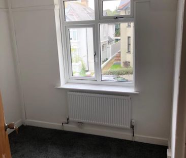 4 bedroom semi-detached house to rent - Photo 5