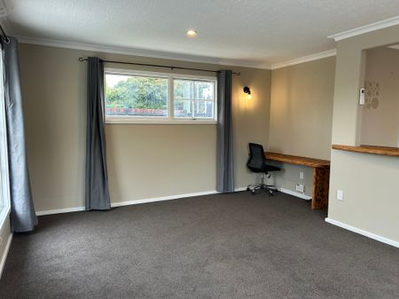 19 Normans Road - 2 Bedroom + Conservatory Townhouse - Photo 2