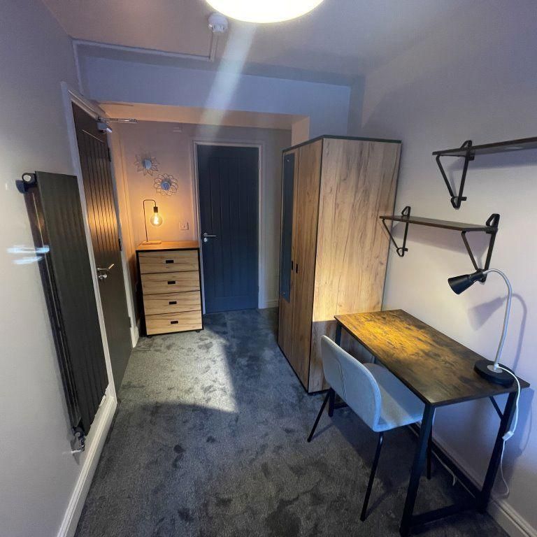 1 bedroom in a house share to rent - Photo 1