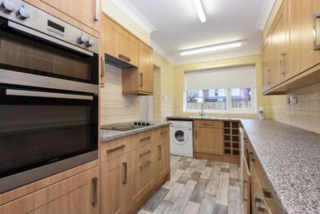 1 bedroom in a house share to rent - Photo 3