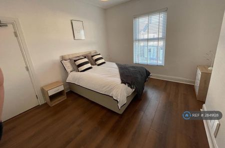 1 bedroom in a house share to rent - Photo 5
