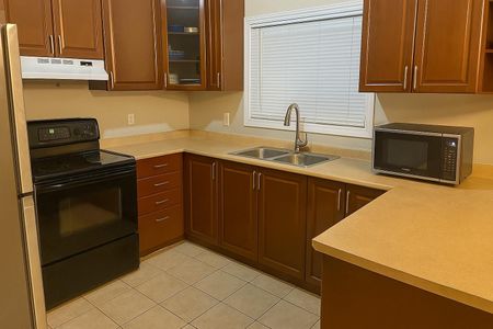 For Lease - 8 Lockport Way, Hamilton, Ontario - Photo 4