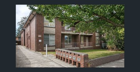 Two Bedroom Unit in a Perfect Location - Photo 5